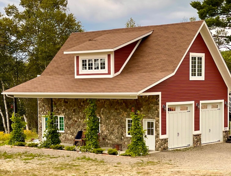 Humming Bird Falls, B & B, St. Andrews